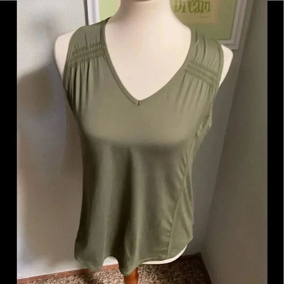 EUC Adventura Sleeveless Olive Workout Tank.  Cutout Back Size M #129 - Picture 2 of 6